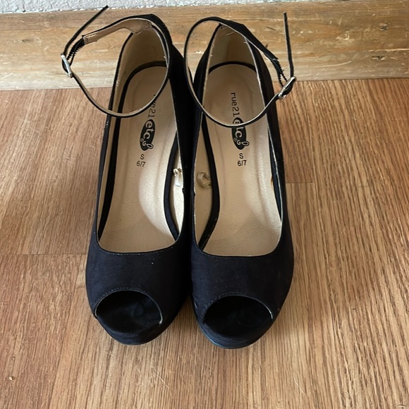 rue21 etc! Women’s 4-inch Ankle Strap Wedges - Picture 3 of 9